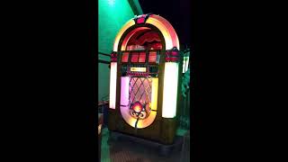 Wurlitzer 1015 and more  Vic-Clar Antique Jukeboxes