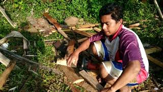 Kandang kambing dari kayu terbuang