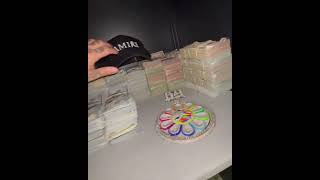 6ix9ine's REVEALS his STASH in his safe 💰💵💵💵😮😮