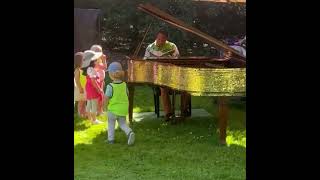 Kris Nicholson at Flower 2024 Piano Video with Kids Listening