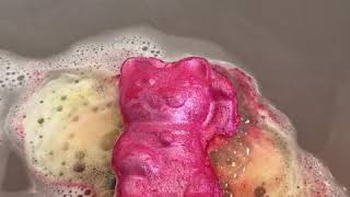 Lush Lucky Cat bath bomb demo 🐱