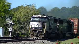 Norfolk Southern G88 SB Meeting NS 154 EB in Austell, GA 09-24-2023©