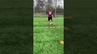 FAST dribbling drill🔥to improve footwork #footballskills #soccer #football #soccerskills #dribbling