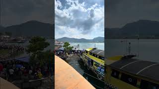 Nonton F1 powerboat balige di pinggir danau toba, diteriaki ibu-ibu akhirnya pindah ke atap kapal