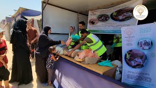 Distributing Whole Chicken (3) and Rice to the Displaced in Gaza