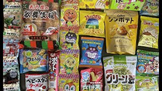 かわいいお花と葉っぱのお皿にお菓子をたくさんのせていくよ　アンパンマンやトーマス、グミ、ビスケットのお菓子が登場するよ！