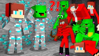 JJ and Mikey HIDE From SCARY Mutants JJ and Mikey in Minecraft Challenge - Maizen