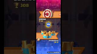 Jogando Clash Royale