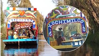 Por los canales de Xochimilco.