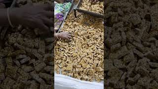 Peanut Candy|Kadalai Mittai #shorts #food #foodlover #sweet #dessert #chikki #packing #manufacturing