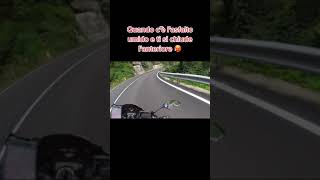 Asfalto umido e CHIUSURA anteriore ⚠️ | #shorts #motovlog #yamaha