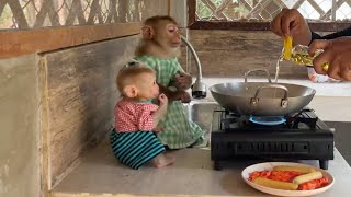 Marrya & A Tong Curious Sit Anxi0usly Wait Mom Fried Special Recipes