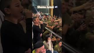 Joven israelí canta Shema Israel y sopla el shofar a las tropas de Israel 🇮🇱 #israel #shemaadonai