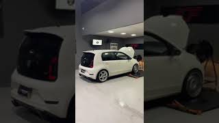 VW Up! TSi Stage 3 com turbina “Q3” acelerando no dinamômetro.