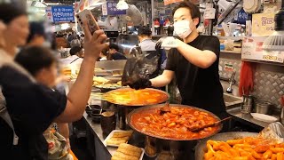 Korean Street Food: Fish Cakes and Spicy Rice Cakes at a Traditional Market!