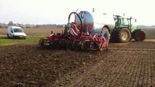 Schukkert Laat bemesten met een Fendt514 & Duport bemester