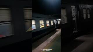 11808 || Agra cantt.- VGL jhansi Memu Express AGC - VGLJ Arriving datia PF No.2 #shorts #train