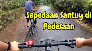 Suasana Pagi Bersepeda di Pedesaan