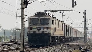 Kolkata-Darbhanga Express Bolts Through Chandanpur at 130 Kmph..