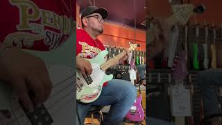 Comprando bajos #bajos #squierbyfender #musicvlog