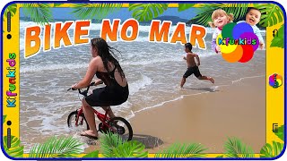 ANDAR DE BICICLETA NA PRAIA DE BRAVA EM FLORIANÓPOLIS Kifunkids VIAGEM ANDAR DE BIKE NO MAR