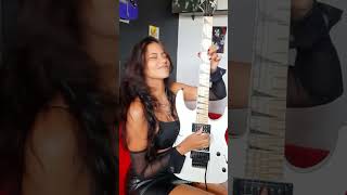 Thunderstruck - AC/DC (intro) | Mariana Zaghete