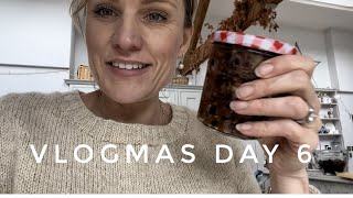 Vlogmas 2023 ~ Day 6 ~ Festive Biscuit Tins 🥨🍪