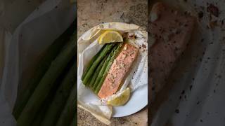 Salmon and Asparagus in Parchment Paper #bakedsalmon