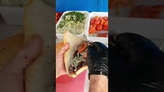 Tam bir sokak lezzeti Babacan Döner. Baba - oğul işin başındalar.