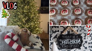 Vlog | Christmas Decorating & Making Pillsbury Cookies!