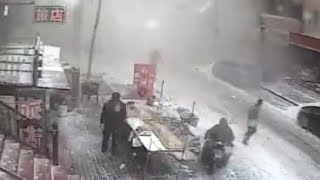 LiveLeak - Powerful explosion destroys building