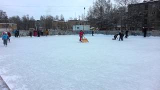 Бесплатный ледовый каток г. БОРОВИЧИ январь 2014г на Сушанской.