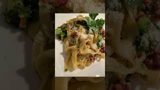 Паста Карбонара с брокколи и пармезаном 🍝🥦🧀 #shorts