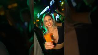 Curta a noite em Curitiba com o Pub Crawl! Open bar, entrada VIP e muita diversão