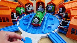 Thomas the Tank Engine & Blue's big turntable and engine shed round and round mountain course