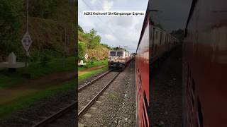 16312 Kochuveli ShriGanganagar Express Crossing 19578 Tirunelveli Jamnagar Express #trainjourney