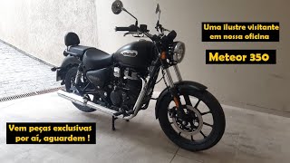 METEOR 350 / Uma ilustre visitante no Studio