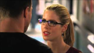 Arrow 3x01 - Oliver and Felicity First Kiss