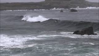 Surfeurs sur le spot de Penfoul, près d'Argenton (Finistère), le jeudi 22 août 2024 après midi