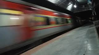 Dangerous High Speed Crossing Of Patna Rajdhani Special And Sikkim Mahananda