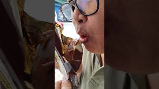 HOW ME BITING MAGNUM ICE CREAM #satisfying #shortsviral