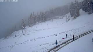 Timelapse première chute de neige à Puy Saint Vincent 1600 le 03-11-21