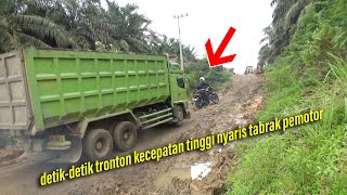 pemotor hampir jatuh nyaris tertabrak tronton kecepatn tinggi