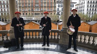 Los gaiteros municipales de Pamplona tocan La Polonesa