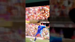 Robert Lewandowski strzela gola w Barcelonie FIFA 22 #shorts