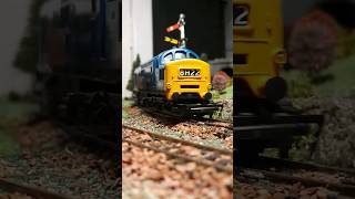 Class 37 hauling a rake of wagons #modelrailway #diesel #train