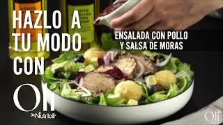 Ensalada con pollo y salsa de moras