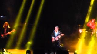 Arctic Monkeys - "Old yellow bricks" @ Madison Square Garden _ New York [08.02.2014]