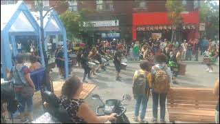 OS CANADENSES TAMBÉM MANDAM BEM NA PERCUSSÃO. O VERÃO É TOP AQUI EM MONTREAL.