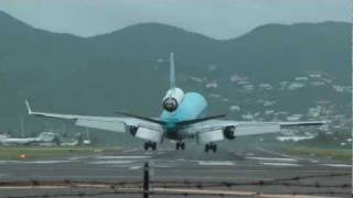 KLM MD11 landing on St. Maarten bad weather 1080p